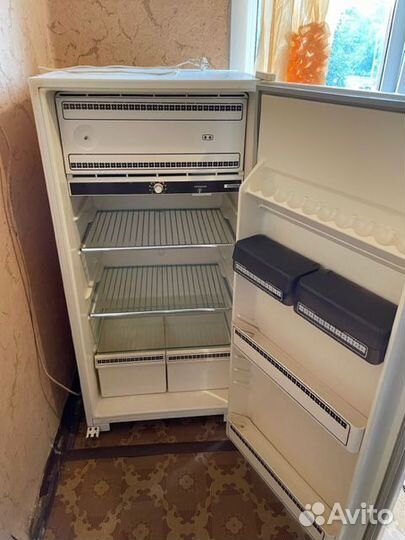 Холодильник Бирюса