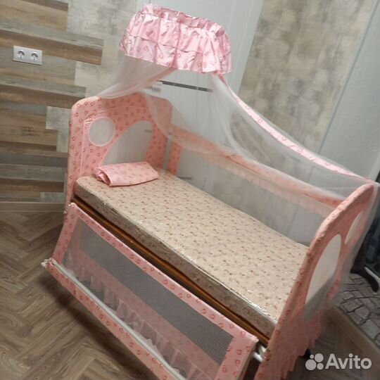 Детская кроватка