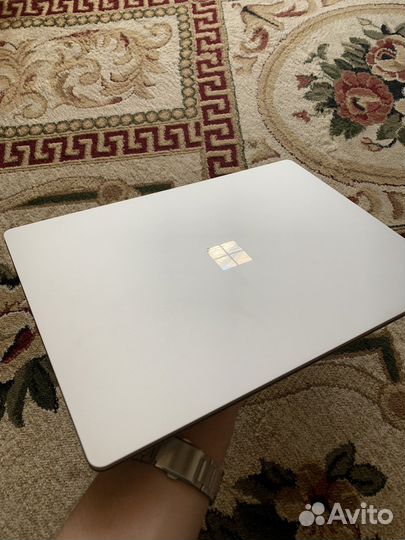 Microsoft Surface laptop 2 i7