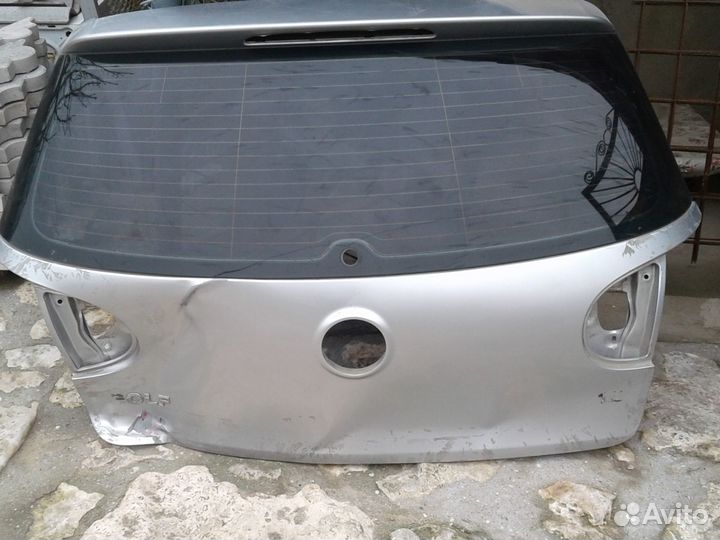 Стекло багажника на volkswagen golf-5