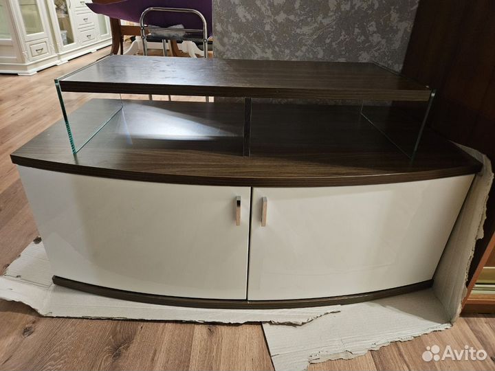 Телевизионная тумба