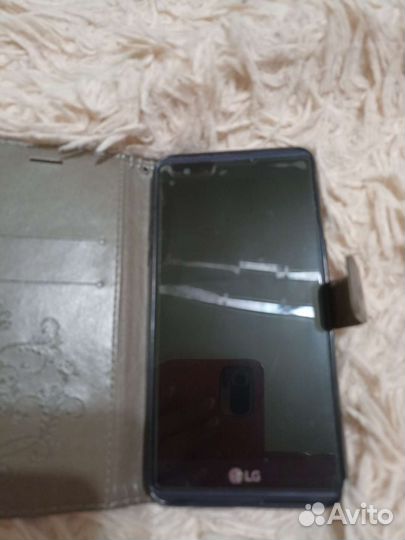 Телефон LG