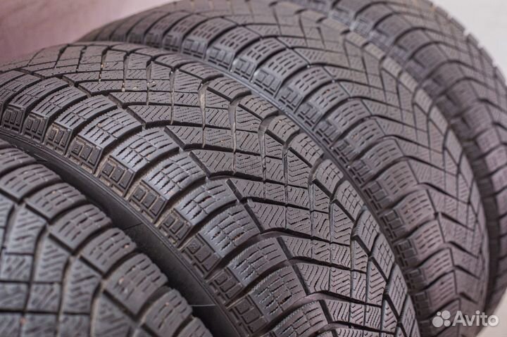 Pirelli Ice Zero FR 235/55 R18 104T