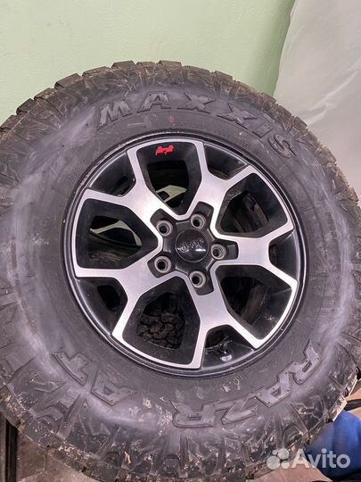 Maxxis Razr AT 285/70 R17
