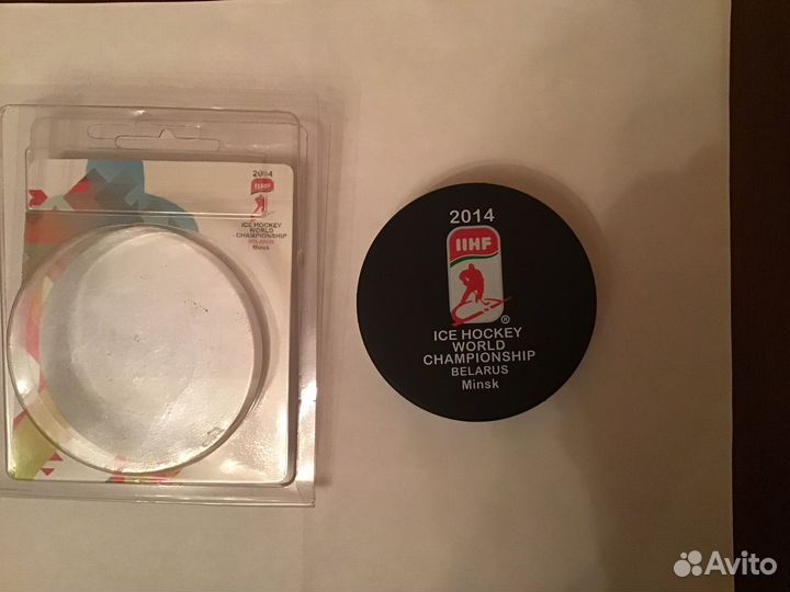 Значок. Шайба хоккейная сувенирная