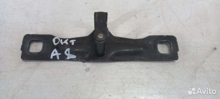 Ответная часть замка багажника Skoda Octavia A8