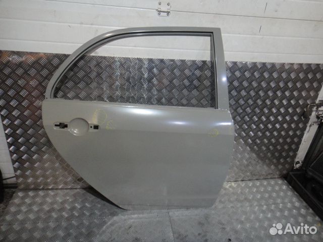 Дверь Vision (08) зад R деф б\у (арт. 106200048001)
