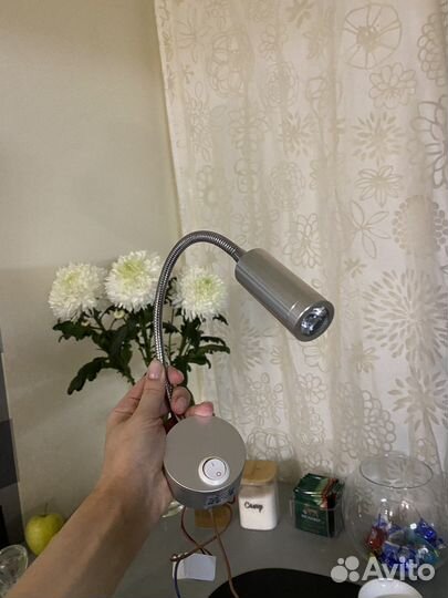 Гибкая лампа настенная для чтения