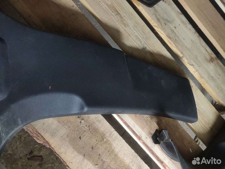 Обшивка стойки средняя Peugeot 407