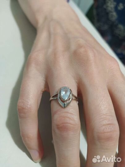 Серебряное кольцо с топазом