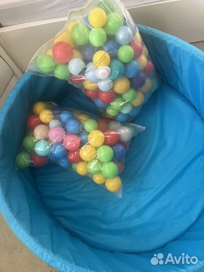 Сухой бассейн с шариками