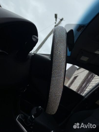 Оплетка на руль со стразами