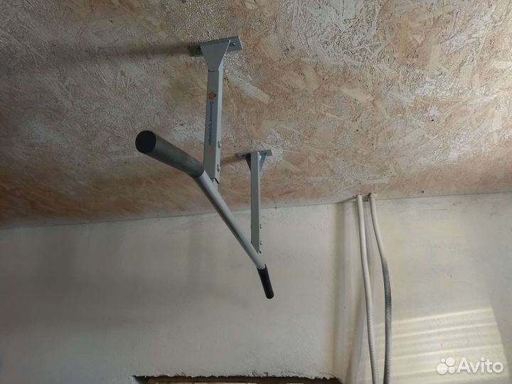 Турник потолочный