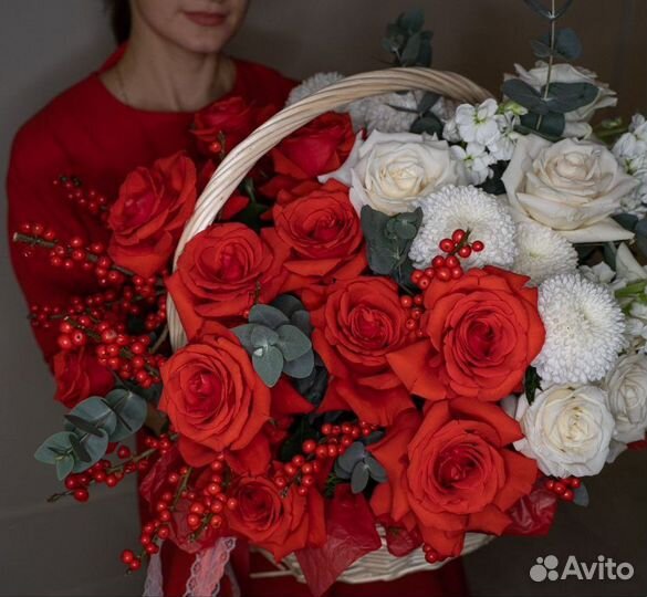 Корзина из живых цветов