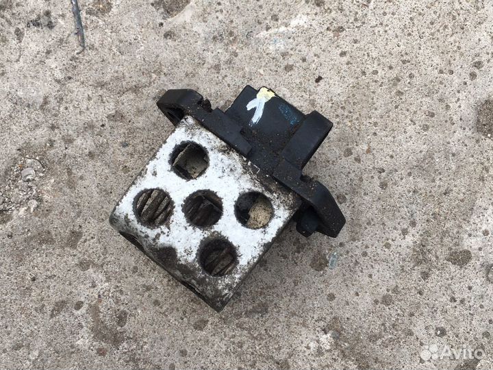 Резистор вентилятора Ниссан Альмера G15