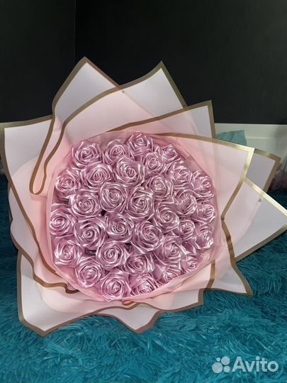 Розы из атласных лент