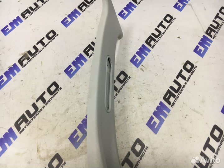 Накладка средней стойки левая Шкода Октавия тур