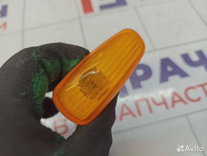 Повторитель в крыло желтый LADA Priora (2170)
