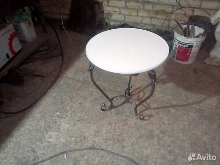 Стол кованый