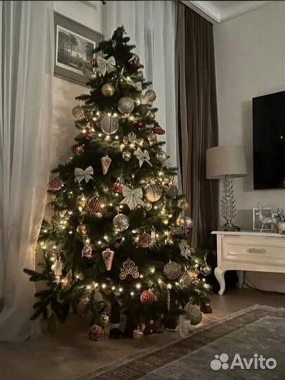 Елка с игрушками топ