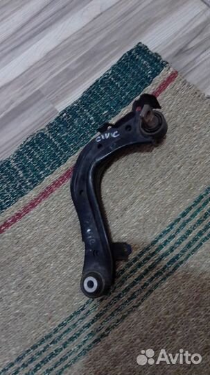 Задний правый рычаг honda civic 4d