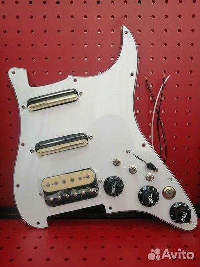 Пикгард со звукоснимателями для стратокастера HHH