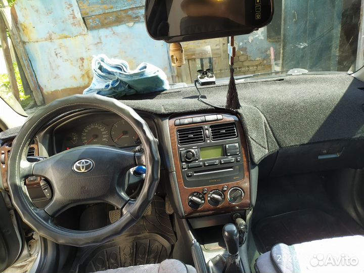 Накидка на панель Toyota Avensis T220 1997-2001г