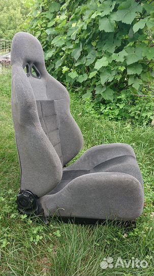 Спортивное анатомическое авто кресло sparco