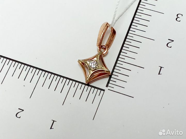 Золотая подвеска с бриллиантом
