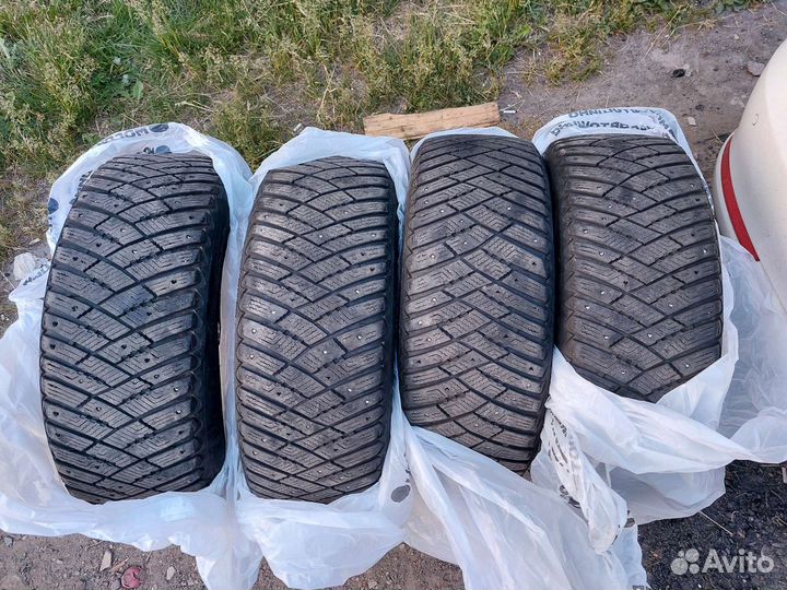 Goodyear Ultragrip Ice Arctic 205/55 R16