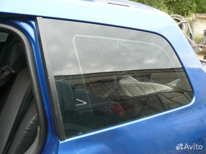 Стекло боковое багажника для Renault Megane II