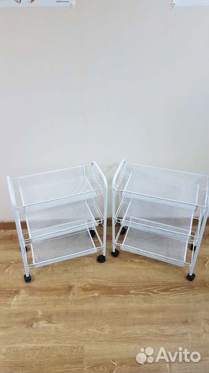Этажерка на колесиках