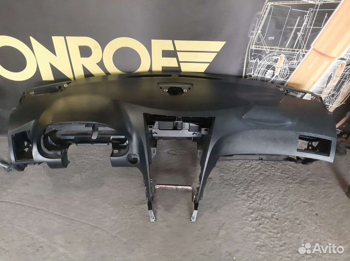 Торпедо панель на лексус GS 300