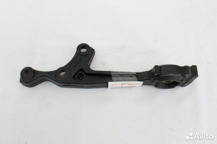 Крепление переднего редуктора Toyota Hiace 1kzte