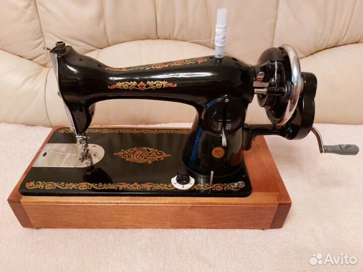 Швейная ручная машина времён СССР