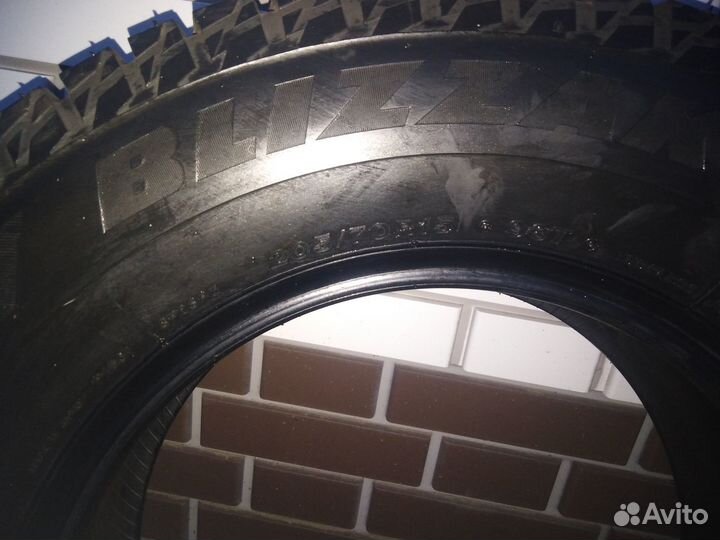 Bridgestone Blizzak Spike-02 205/70 R15