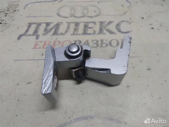 Петля двери задней левой верхняя Audi A6 (C5) 199