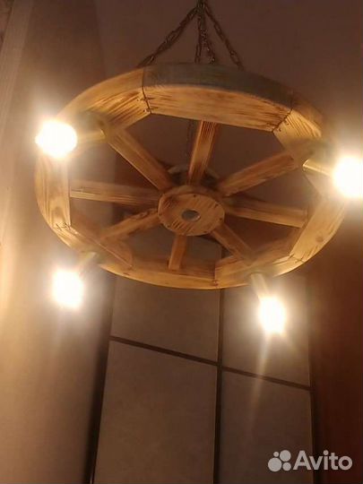 Люстра деревянная колесо телеги на 4 лампы