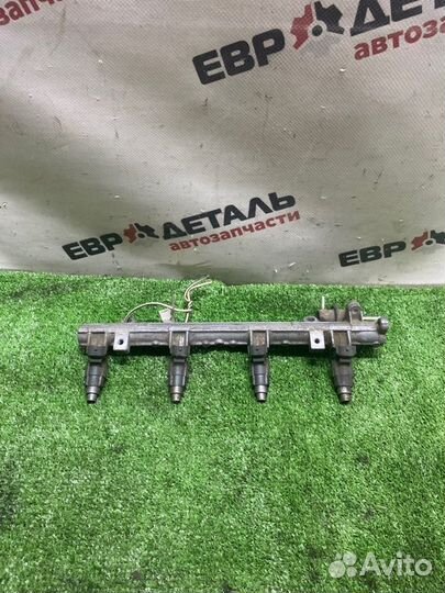 Топливная рейка с форсунками Mitsubishi Carisma