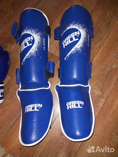 Боксерские перчатки и защита