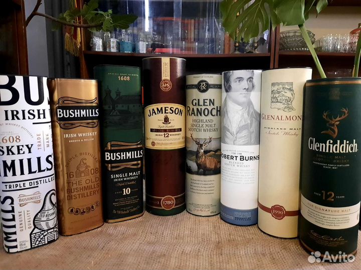 Тубы и коробки от виски и др.напитков