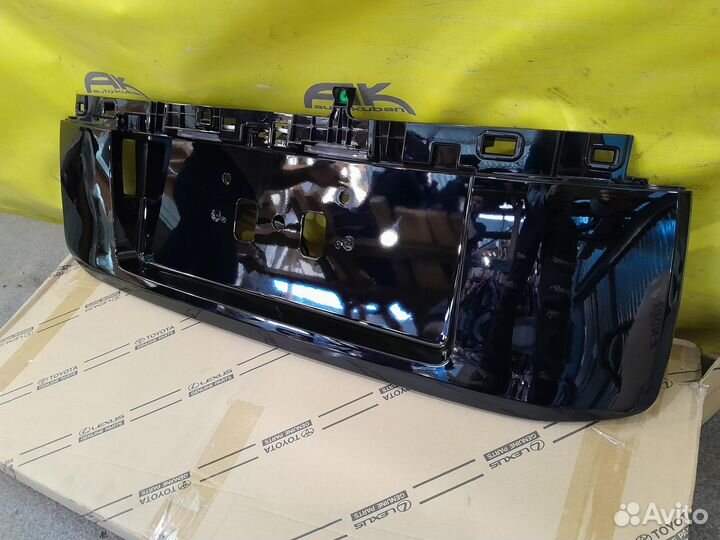 Накладка крышки багажника Toyota Land Cruiser Prado 150 2017+ новый оригинал