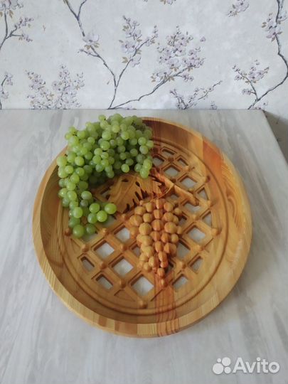 Доска для подачи блюд Тарелка резная деревянная