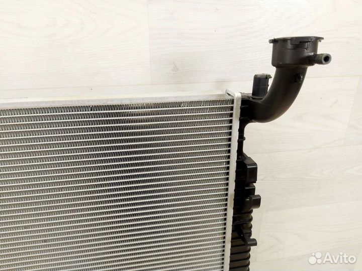 Радиатор охлаждения Jeep Grand Cherokee (WK2)