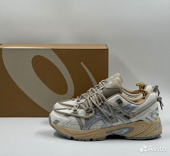 Высокотехнологичные кроссовки Asics Gel-Kahana TR