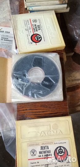 Магнитная лента катушки с записью