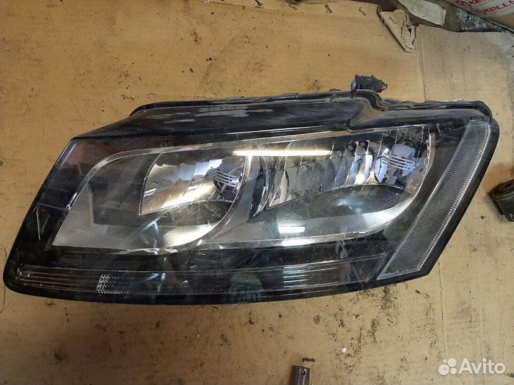 Фара левая передняя Audi Q5 2010