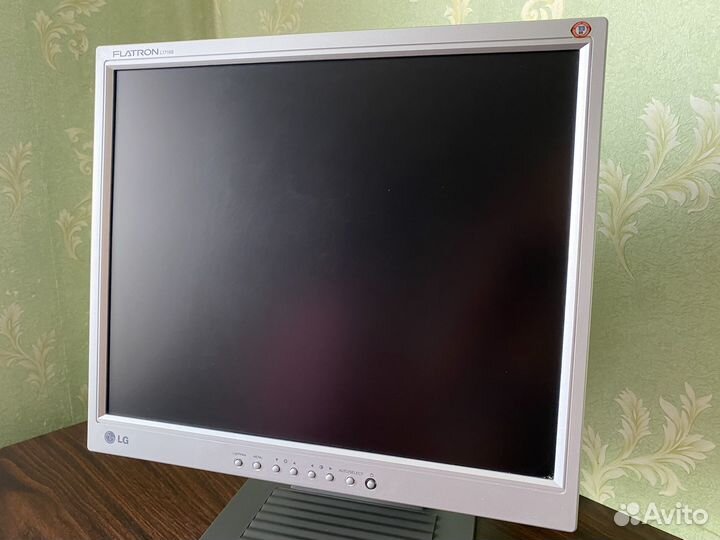 Монитор LG Flatron L1710S