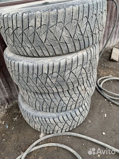 Goodyear Ultragrip 600 215/55 R17