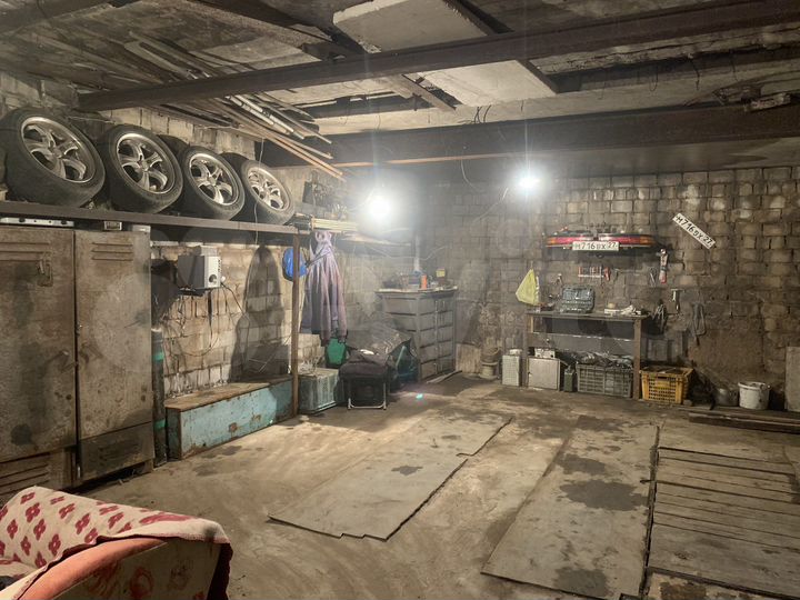 Гараж, > 30 м²